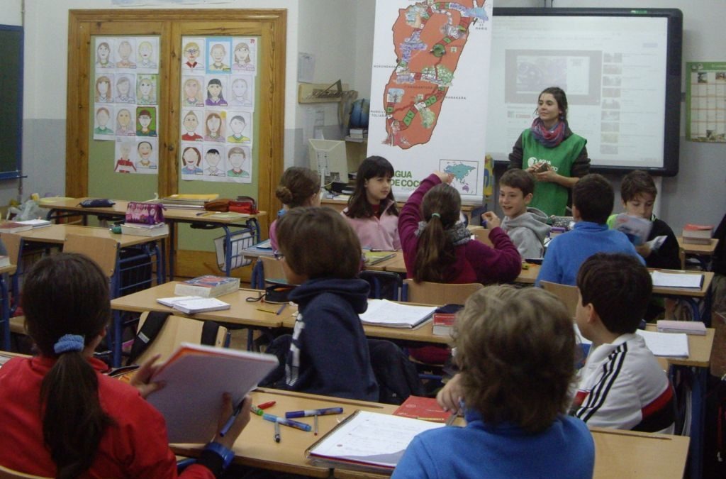 Buscamos voluntariado Namana para sensibilización en escuelas de Granada