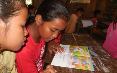Las escuelas de Camboya reciben la donación de libros para la mejora del aprendizaje de los niños