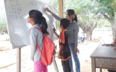 Las niñas y los niños de Camboya se divierten aprendiendo