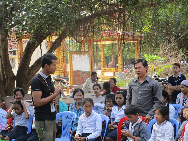 Talleres a madres y padres en Camboya