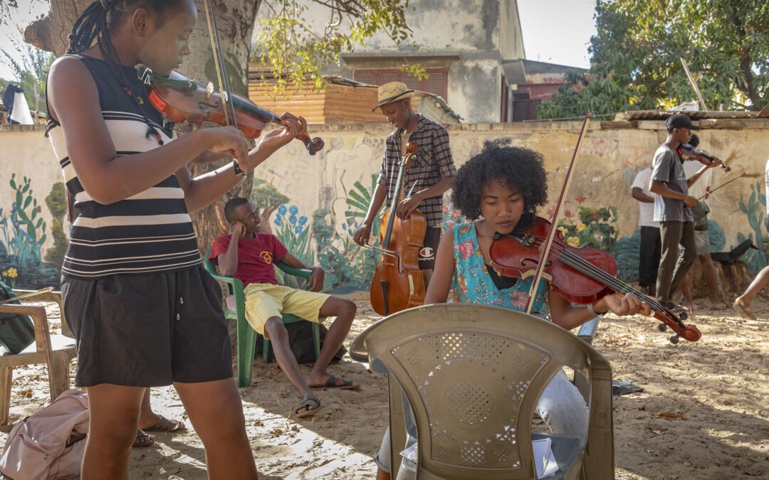 El Ayuntamiento de Balmaseda apuesta por el arte y la música para mejorar el desarrollo individual de los/as jóvenes de Madagascar